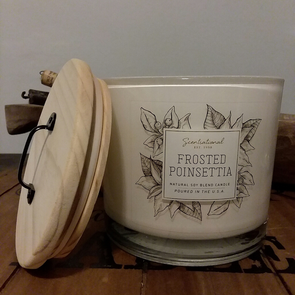 Huge 26 oz. Soy candle Frosted Poinsettia 3 wick